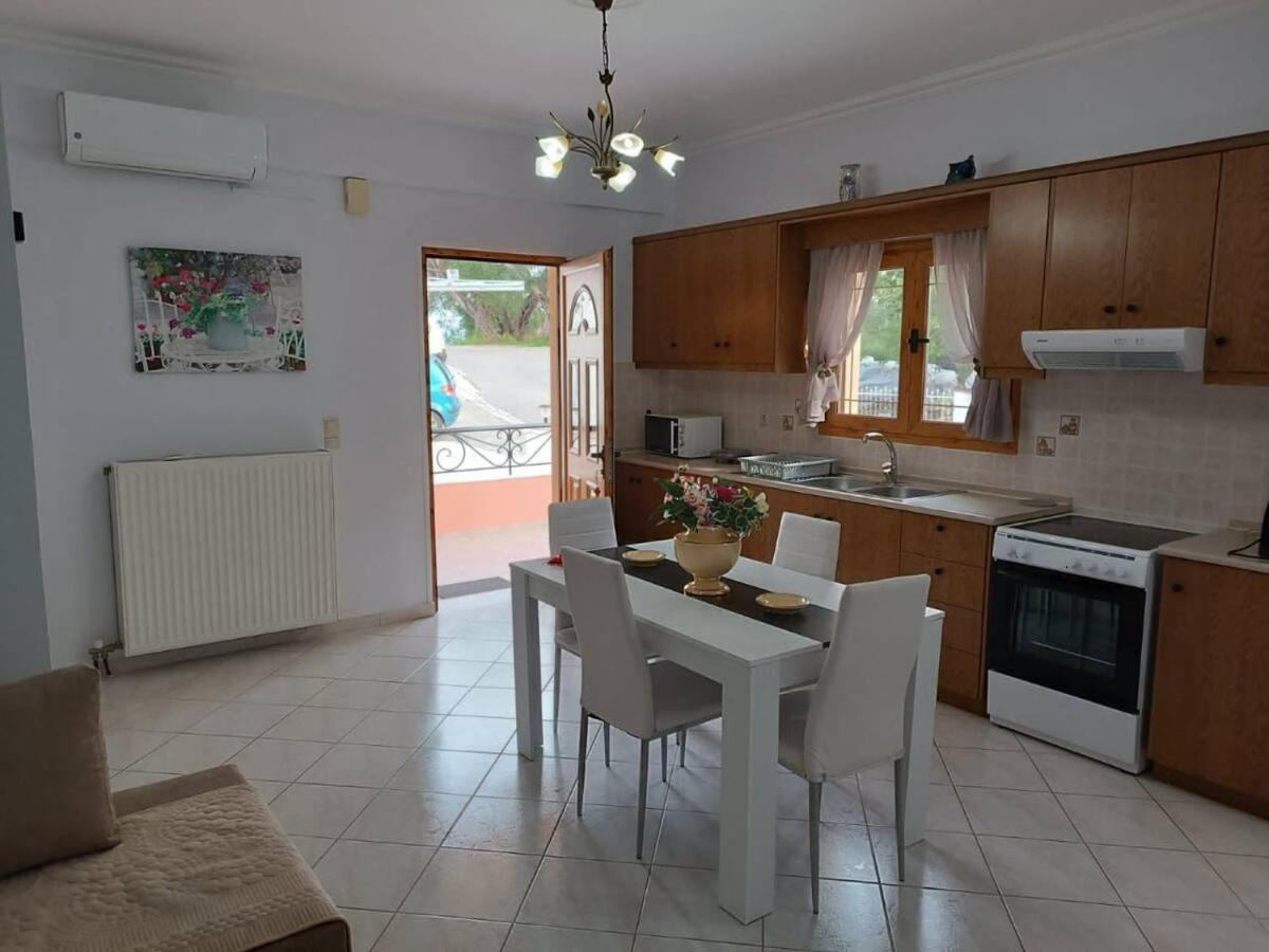 Turla'S Apartment Dassia  Bagian luar foto